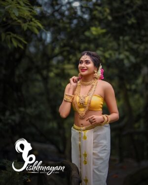 Janaki Sudheer Instagram - Happy chingam 1 ♥️♥️♥️♥️♥️

Make up&styling @makeove__jishhmayam_
Re touch @reenusbabu.retoucher
#instagood #instafashion #instadaily #instamood #instagram #instagram #happiness #onamvibe #postoftheday #picoftheday #vibes #viral #janakisudheer #modelsofinstagram #modelsofkerala #bigbossmalayalam #bigbossmalayalamseason4 #selflove #smile #iamonmyway #enjoythelittlethings