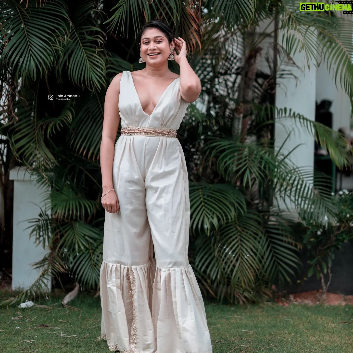 Janaki Sudheer - 5.5K Likes - Happy vishu all
📷 @ebin_ambattu
👗 @jez_fio
💄 @mua_alisha_official
#vishu #janakisudheer #picoftheday #possitivevibes #pictureoftheday #happinessquotes #happy #vibes #love #peace #vibes #selflove #smilemore #iamonmyway #malayalamcinema #modeling #modelsofinstagram #modelsofkerala #janakisudheerarmy #bigbossmalayalamseason4 #bigbossmalayalam #smartpixmedia #actress #actorslife #beautiful #outfits hu