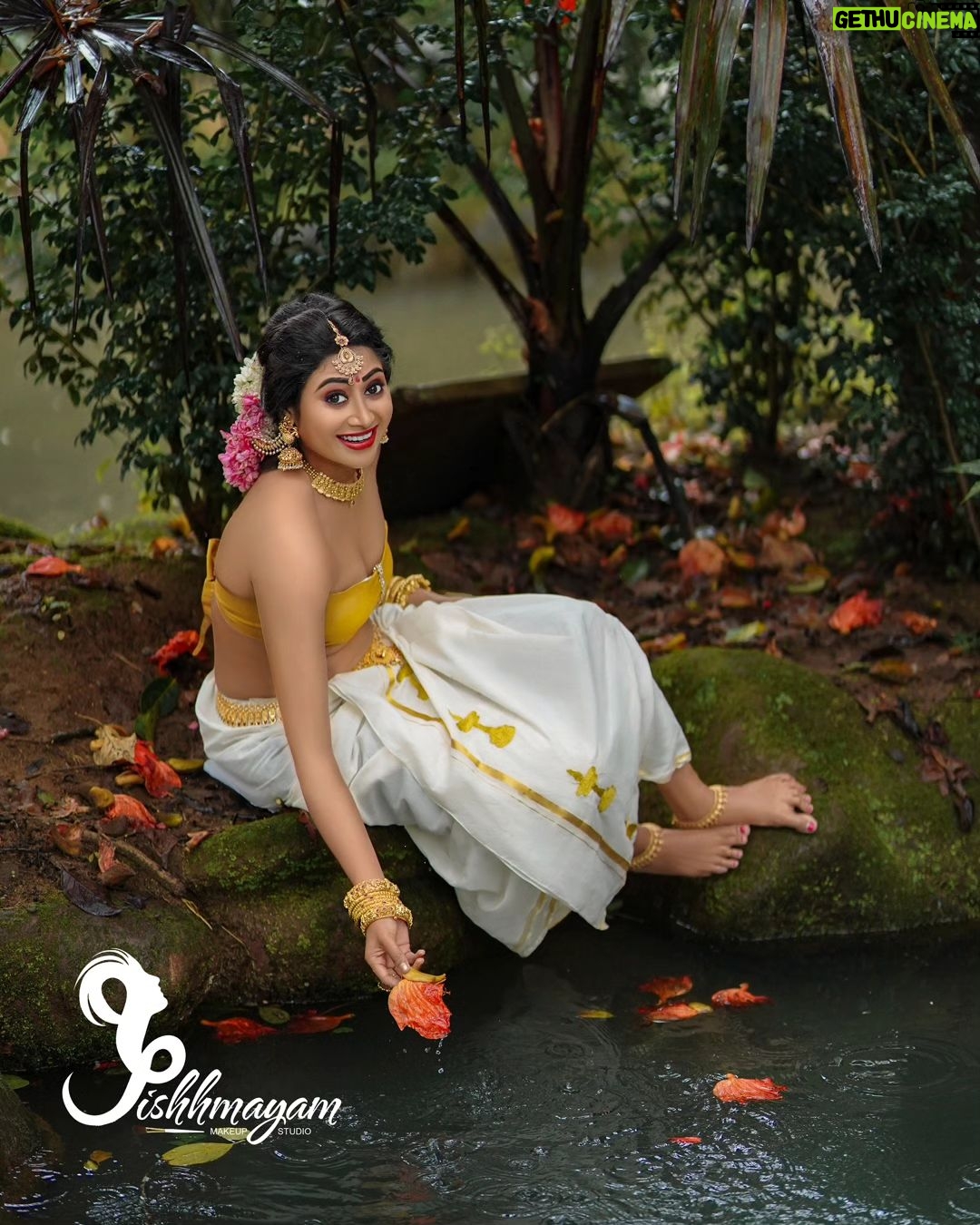 Janaki Sudheer - 4.8K Likes - Happy chingam 1 ♥️♥️♥️♥️♥️
Make up&styling @makeove__jishhmayam_
Re touch @reenusbabu.retoucher
#instagood #instafashion #instadaily #instamood #instagram #instagram #happiness #onamvibe #postoftheday #picoftheday #vibes #viral #janakisudheer #modelsofinstagram #modelsofkerala #bigbossmalayalam #bigbossmalayalamseason4 #selflove #smile #iamonmyway #enjoythelittlethings
