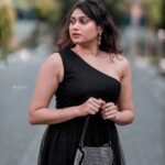 Janaki Sudheer Instagram - Where there is black, there is endless beauty. 💄 @mua_alisha_official 📷 @ebin_ambattu #pictureoftheday #possitivevibes #photooftheday #instagood #iamonmyway #instalove #instafashion #instadaily #instalike #instamood #janakisudheer #janakisudheerarmy #modelsofinstagram #modelsofkerala #malayalam #bigbossmalayalam #bigbossmalayalamseason4 #iamonmyway #happiness #culryhair #peace