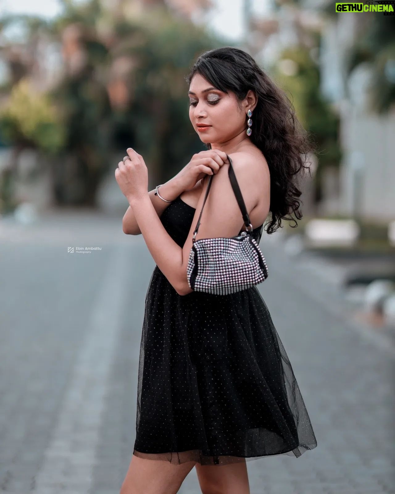 Janaki Sudheer - 3.1K Likes - Where there is black, there is endless beauty.
💄 @mua_alisha_official
📷 @ebin_ambattu
#pictureoftheday #possitivevibes #photooftheday #instagood #iamonmyway #instalove #instafashion #instadaily #instalike #instamood #janakisudheer #janakisudheerarmy #modelsofinstagram #modelsofkerala #malayalam #bigbossmalayalam #bigbossmalayalamseason4 #iamonmyway #happiness #culryhair #peace
