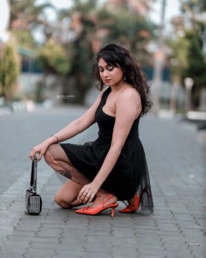 Janaki Sudheer Instagram - Black suits me the best

 💄 @mua_alisha_official

#exploremore #enjoyment #enjoylittlethings #enjoylife #happiness #happy #hairstyles #blackgirl #blessed #loveyouall #loveyourself #iamonmyway #instagood #instalove #instafashion #instadaily #instamood #picoftheday #possitivevibes #picoftheday #janakisudheer #janakisudheerarmy #vibes #modelsofinstagram #modelsofkerala #bigbossmalayalamseason4 #bigbossmalayalam