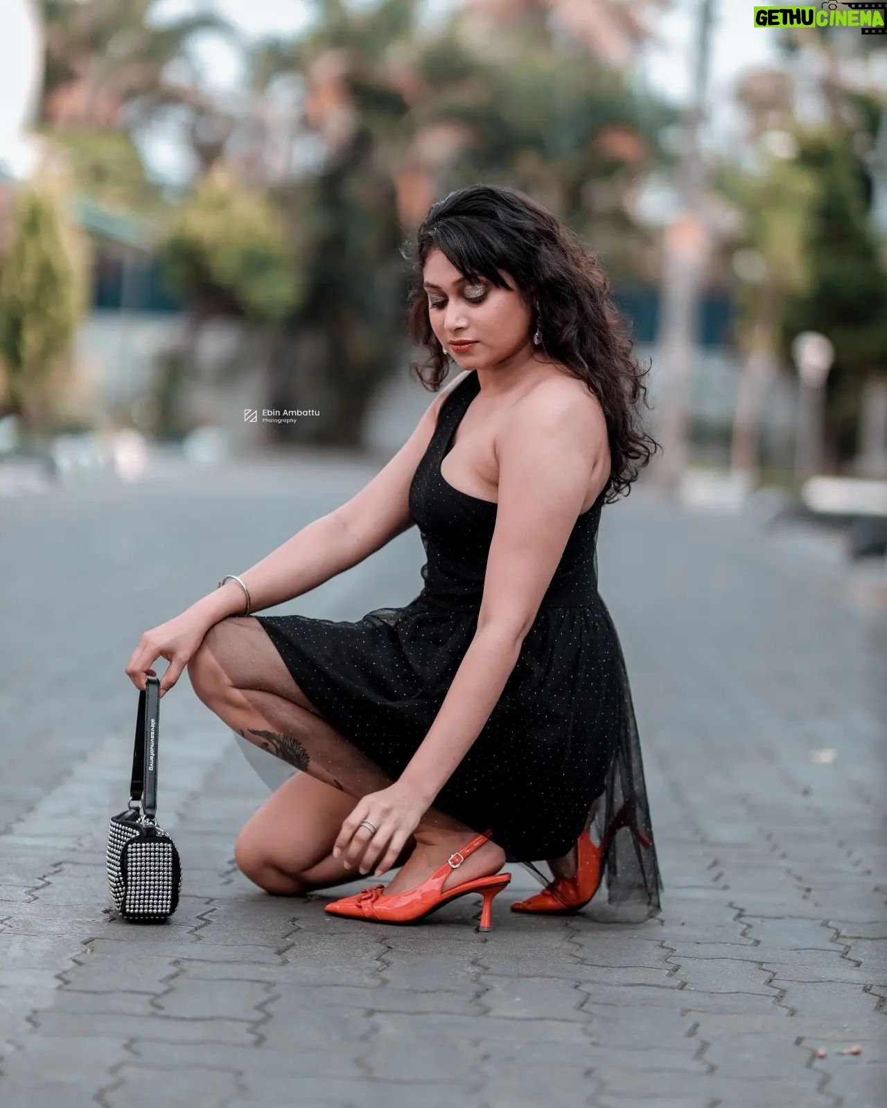Janaki Sudheer - 3.2K Likes - Black suits me the best
💄 @mua_alisha_official
#exploremore #enjoyment #enjoylittlethings #enjoylife #happiness #happy #hairstyles #blackgirl #blessed #loveyouall #loveyourself #iamonmyway #instagood #instalove #instafashion #instadaily #instamood #picoftheday #possitivevibes #picoftheday #janakisudheer #janakisudheerarmy #vibes #modelsofinstagram #modelsofkerala #bigbossmalayalamseason4 #bigbossmalayalam