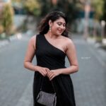 Janaki Sudheer Instagram - Where there is black, there is endless beauty. 💄 @mua_alisha_official 📷 @ebin_ambattu #pictureoftheday #possitivevibes #photooftheday #instagood #iamonmyway #instalove #instafashion #instadaily #instalike #instamood #janakisudheer #janakisudheerarmy #modelsofinstagram #modelsofkerala #malayalam #bigbossmalayalam #bigbossmalayalamseason4 #iamonmyway #happiness #culryhair #peace