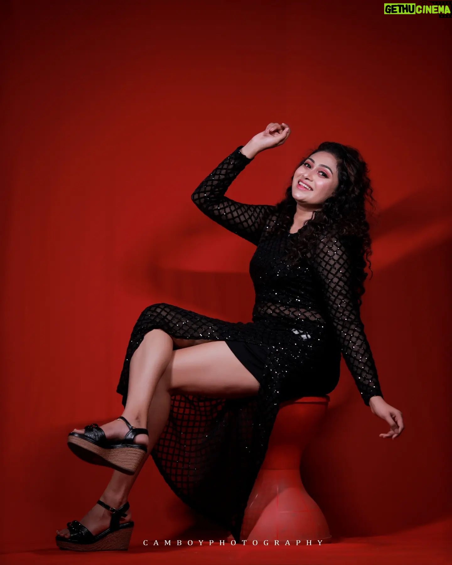 Janaki Sudheer Instagram - The more you praise and celebrate your life, the more there is in life to celebrate. #instagood #iamonmyway #instalove #instafashion #instadaily #instamood #iamonmyway #photooftheday #picoftheday #happy #happiness #loveyourself #janakisudheer #modelsofinstagram #modelsofkerala #bgbossmalayalam #bigbossmalayalam #bigbossmalayalamseason4 #cute #curlyhair #happy