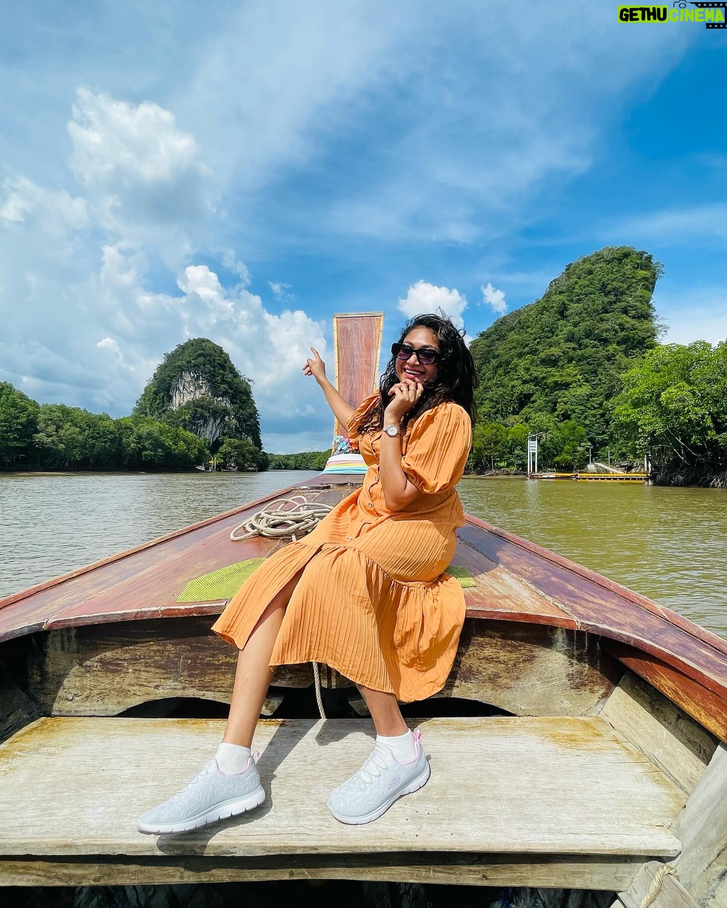 Janaki Sudheer Instagram - Travel is an investment in yourself 😍 #instagood #instagram #instamood #instadaily #reelitfeelit #instalike #instaphoto #janakisudheer #modelsofinstagram #modelsofkerala #bigbossmalayalam #bigbossmalayalamseason4 #iamonmyway #smile #happiness #happy #shinebright