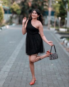 Janaki Sudheer Instagram - Wear black. Embrace your dark side. 💄 @mua_alisha_official #instagood #instalove #instafashion #instagram #instalike #instamood #possitivevibes #photooftheday #picoftheday #happiness #loveyourself #janakisudheer #janakisudheerarmy #actress #modelsofkerala #modelsofinstagram #possitivevibes #black