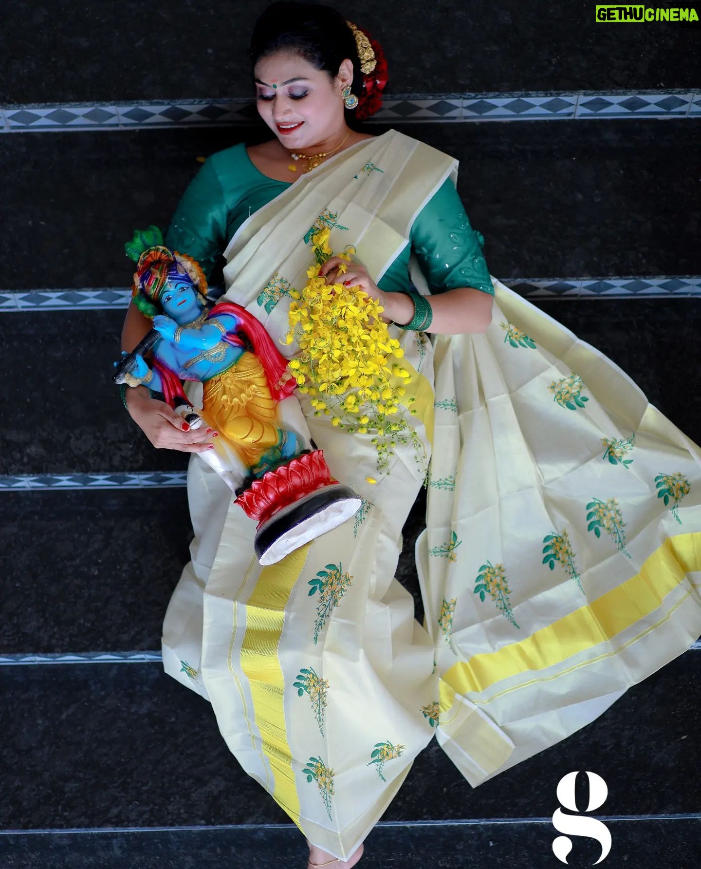 Janaki Sudheer Instagram - Krishna says, The key of happiness is the reduction of desires. Costume:- @kasavu_mall #explore #enjoylittlethings #enjoylife #enjoy #exploremore #iamonmyway #instagood #instalove #instafashion #vibes_of__kerala #vishu #smile #peace #perfect #bigbossmalayalam #bigbossmalayalamseason4 #modelsofinstagram #modelsofinsta #modelsofkerala #selflove #loveyourself #love #janakisudheer