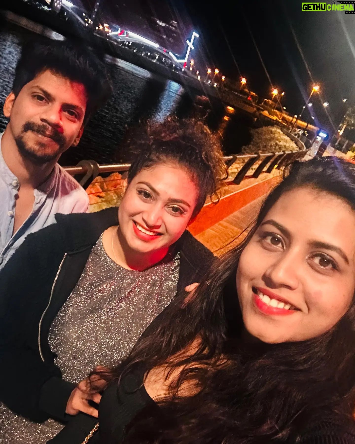Janaki Sudheer Instagram - True friends are never apart, maybe in distance but never in heart. @vipinloco @mahima_vipin #instagood #iamonmyway #instalove #instafashion #instadaily #vibes_of__kerala #modelsofinstagram #malayalamcinema #happiness #friendship #love #janakisudheer #bigbossmalayalam #bigbossmalayalamseason4 #enjoylittlethings #explore #smile #cute #photooftheday #picoftheday #postoftheday