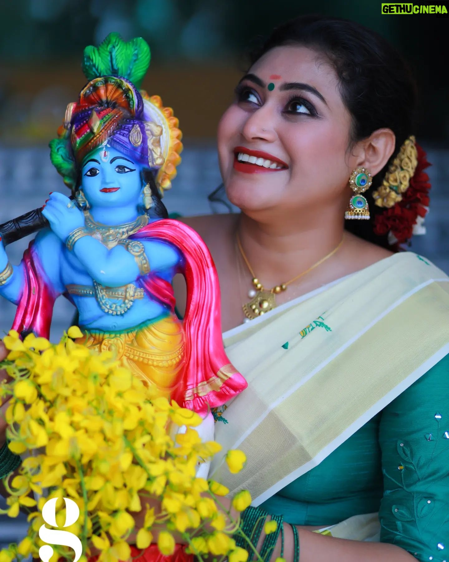 Janaki Sudheer Instagram - Happy vishu all ❤️❤️❤️❤️ #instagood #instalove #iamonmyway #instafashion #instadaily #instalike #instamood #instagram #postoftheday #picoftheday #pictureoftheday #vishu #happiness #happy #loveyourself #janakisudheer #modelsofinstagram #malayalamcinema #modelsofkerala #bigbossmalayalam #bigbossmalayalamseason4 #smile #selflove #peace