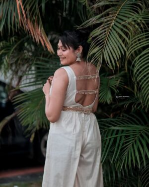 Janaki Sudheer Instagram - I'm nicer when I like my outfit😊

📷 @ebin_ambattu 
👗 @jez_fio 
💄 @mua_alisha_official 

#insta #instagood #iamonmyway #instalove #instafashion #instadaily #instalike #instamood #loveyouall #lifechanging #malayalamcinema #modelsofkerala #modelsofinstagram #bigbossmalayalam #bigbossmalayalamseason4 #photooftheday #possitivevibes #pictureoftheday #sexy #selflove #smilemore #malayalam #janakisudheer #janakisudheerarmy #ebinambattu #enjoylittlethings