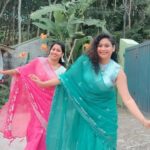 Janaki Sudheer Instagram - With sis ❤️❤️ #dance #trendingreels #trendy #trending #réel #janakisudheer #vídeo