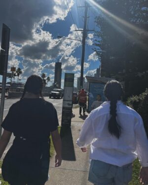 Janay Harding Instagram - GC moments from the other week ✨

Grateful for friends who appreciate my company so much they help with flights to GC before they all go to Brazil w/out me @__jadealade 🥺💜

Grateful for all my friends around the world and the places I’ve called home but GC always offers grounding and comfort in ways I can’t explain. Never get to do as much as I want too or see everyone but flights don’t come as often as they used too so I’m grateful for what energy I get to share with the amazing people I know.

Aroha nui e te whanau (except for Binx 🐈‍⬛😂) 🙏🏽💜✨