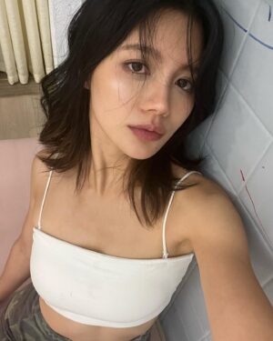 Jane Chen Instagram - 想表達昨天重訓很無感的下腹 今天有酸！！！
最近覺得手機怎麼拍怎麼糊 是不是暗示我要換14🤣