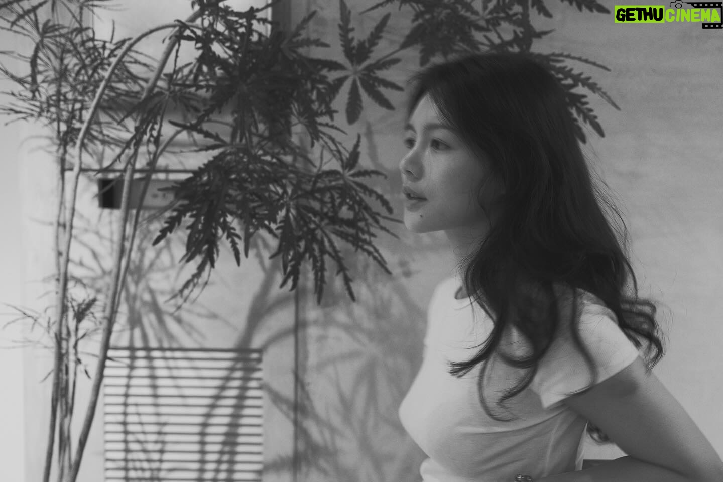 Jane Chen - 2.4K Likes - 常努力用力過度
常無法放過自己
常覺得沒有希望
如果只是緊閉著眼等待 那就一切都不會改變
謝謝那些比我自己還喜歡自己的朋友
你們的鼓勵為我帶來無限可能