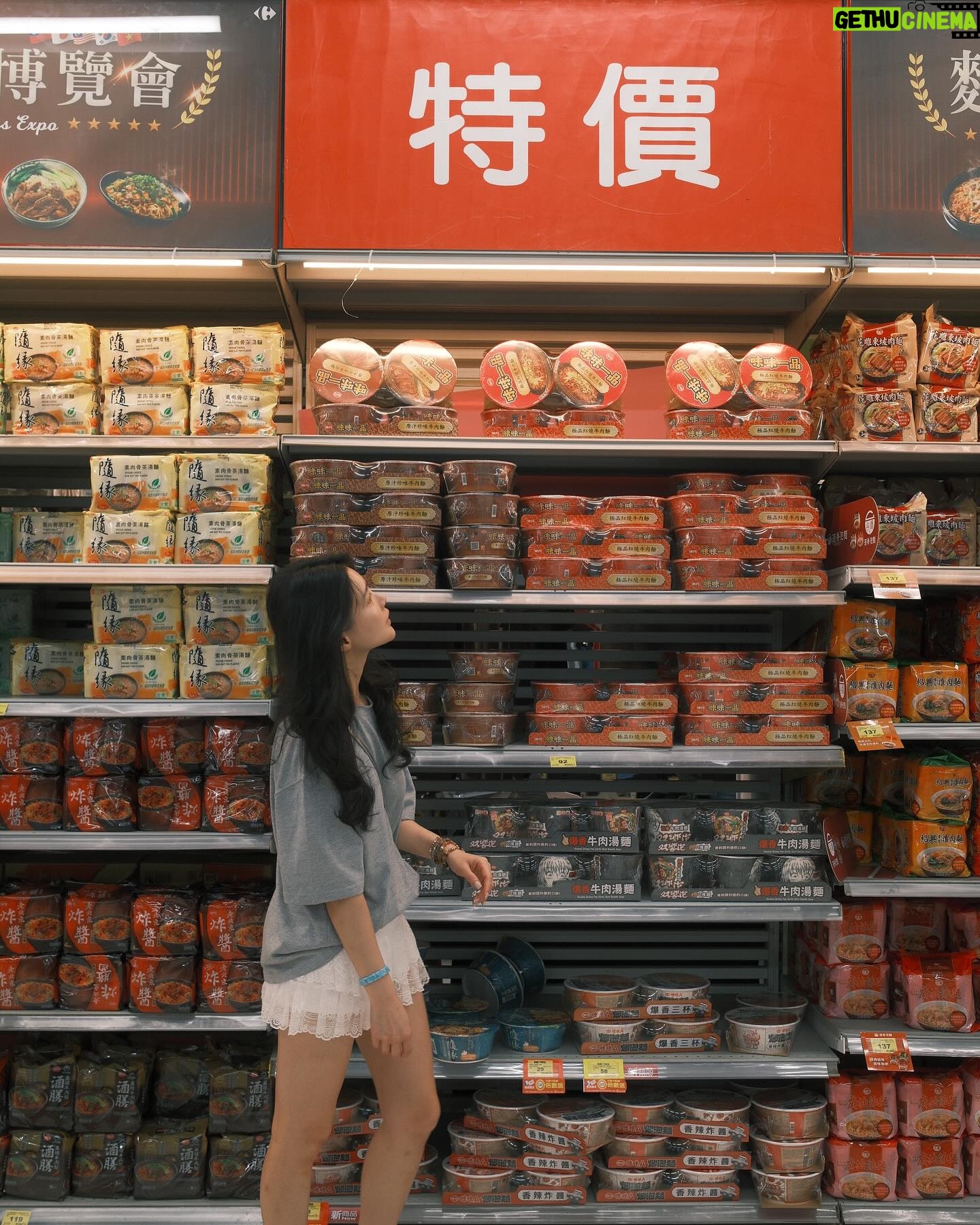 Jane Chen - 2.3K Likes - 484亞洲人都很愛吃泡麵?
#超市系列
