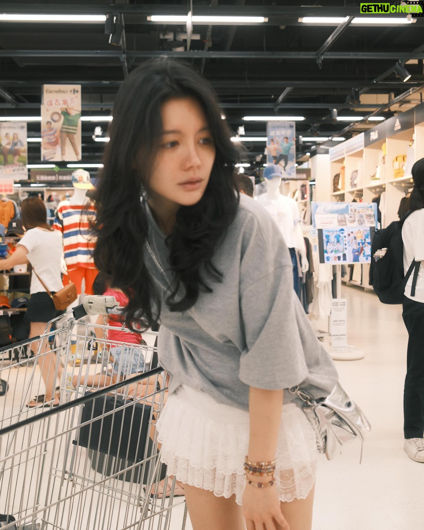 Jane Chen - 2.3K Likes - 484亞洲人都很愛吃泡麵?
#超市系列