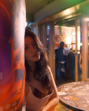 Jane Chen Instagram - 你說 
你嘗盡了生活的苦
找不到可以相信的人