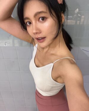 Jane Chen Instagram - 穿這條褲子不能吃飯很可怕