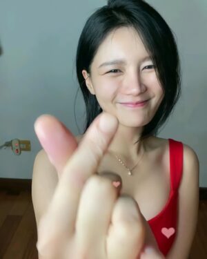 Jane Chen Instagram - 送給你的～～～

短髮的我只有在 @uplivetw 🥰 
ID 搜尋🔍 lovepitw