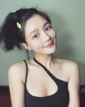 Jane Chen Instagram - 風兒呀吹動我的長髮～～～

請推薦我好穿的內衣品牌！身邊朋友一直敲碗啊～～～試穿過喜歡肯定開團購😍

看來這個市場還未飽和嘛～😎

10:40 @uplivetw 開播～🔎lovepitw