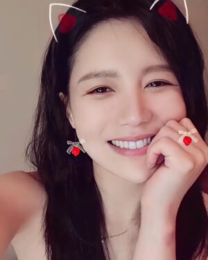 Jane Chen Instagram - 想要一個好光很難⋯
心好累😩

10:50我在 @uplivetw 
尋找我的光🥲

UpLive Id : lovepitw