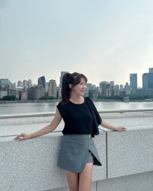 Jane Lee Instagram - 浦東美術館看畫看風景都美
上海新天地依舊好逛好美食
豫園仍然人山人海古色古香
上海四天三夜小旅行很可以
#該回家上班了 
#正能量
