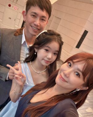 Jane Lee Instagram - 小可樂畢業快樂🥳
謝謝復興給妳10年的養分
即將邁向人生更多挑戰的階段
復興小火炬繼續發光發熱💪🏻
#一轉眼就是10年￼￼￼
#台下都是媽媽在哭