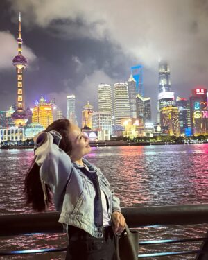 Jane Lee Instagram - 上海外灘就是一直這麼熱鬧美麗🥰
#夜太美 #看不膩