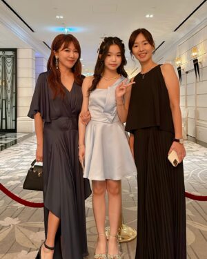 Jane Lee Instagram - 小可樂畢業快樂🥳
謝謝復興給妳10年的養分
即將邁向人生更多挑戰的階段
復興小火炬繼續發光發熱💪🏻
#一轉眼就是10年￼￼￼
#台下都是媽媽在哭