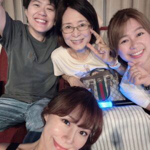 Jane Lee Instagram - 超級感動的一晚❤️
歌神的廣東歌都是我在溫哥華的回憶
國語歌每一首也都琅琅上口
總是在演唱會才會想起當初喜歡你的原因
你說很多人問為什麼要這麼累一直唱？為什麼不去環遊世界？
很喜歡你的回答
因為你就在全世界做著你最開心的事❤️
#滿滿的感動
#期待張學友70 