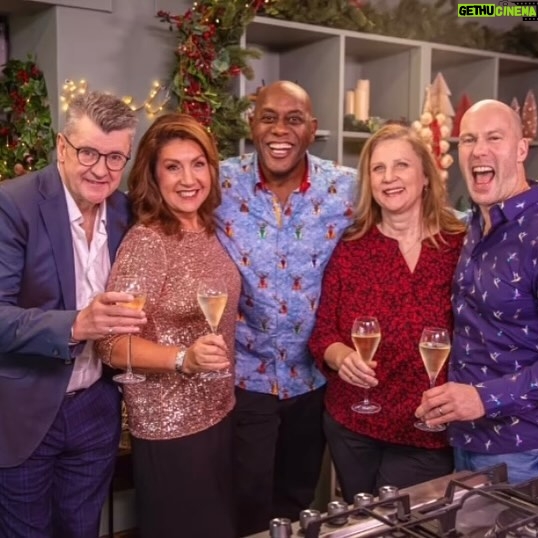 Jane McDonald Instagram - Jane McDonald joins Ainsley Harriott on Ainsley’s Festive Flavours on Christmas Day at 2pm on ITV1! Expect mouth-watering dishes, creative cocktails & gorgeous guests! @thejanemcdonald @ainsleyfoods