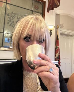 Jane Moore Instagram - We had an incredible after hours peek at the Crown Jewels last night courtesy of the Yeomans and their partners who live and work at the Tower of London. Such a special evening and thankfully, after dinner, they let us back out again…  @kayeadamsofficial @charlenewhite @natalieedwards_tv 
#toweroflondon #yeomans #beefeaters #crownjewels