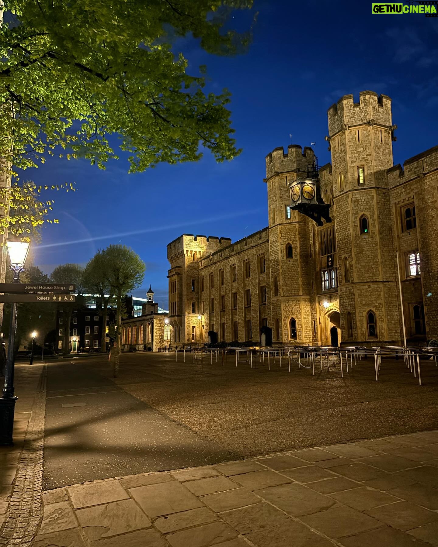 Jane Moore - 4.5K Likes - We had an incredible after hours peek at the Crown Jewels last night courtesy of the Yeomans and their partners who live and work at the Tower of London. Such a special evening and thankfully, after dinner, they let us back out again… @kayeadamsofficial @charlenewhite @natalieedwards_tv
#toweroflondon #yeomans #beefeaters #crownjewels