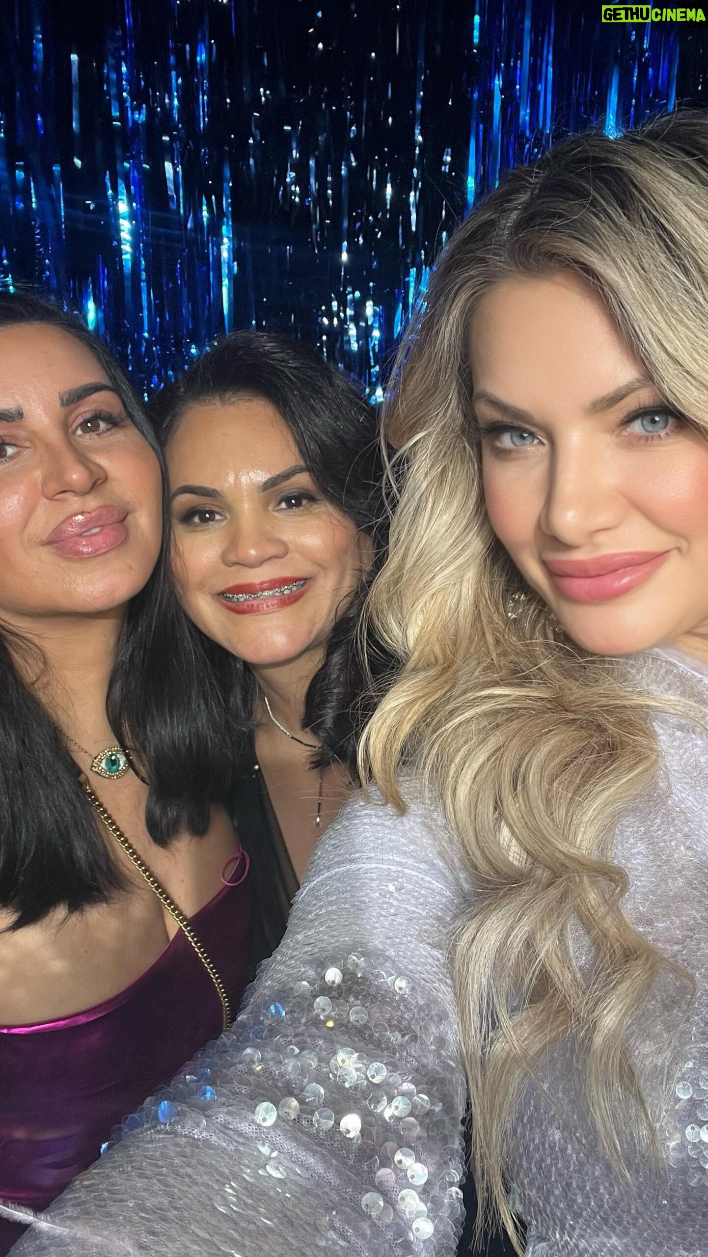 Janelle Pierzina Instagram - 💫 A magical weekend with some of my cast from #thetraitorsus 💫🥂 #theoscars