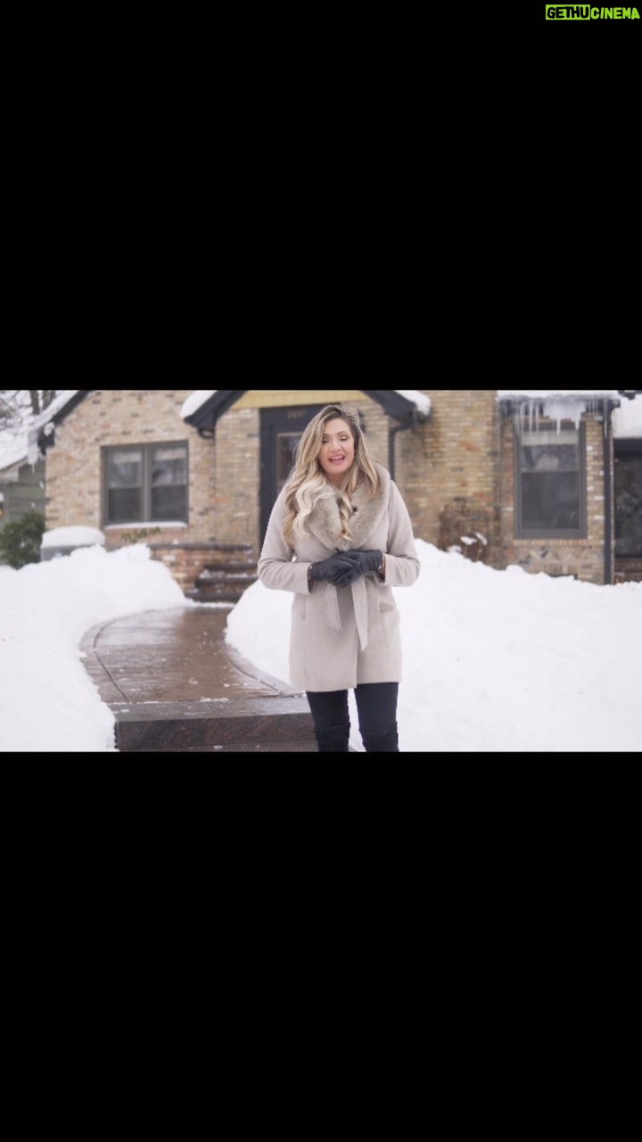 Janelle Pierzina Instagram - 2847 Yosemite Ave is on the market! 4 beds, 3 baths 3100 square feet. $799,000 Come join me for an open house this Sunday from 1-3pm