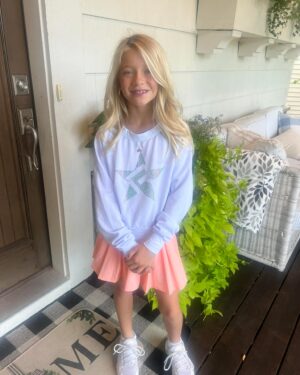 Janelle Pierzina Instagram - And they’re off!! First Day of School! 🍎 

Violet 6th
Lincoln 4th
Stella 3rd