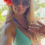 Janelle Pierzina Instagram - Had such an amazing time at Discovery Cove in Orlando! My mom and daughters were treated to a lovely cabana, yummy lunch and we even swam with the Dolphins! By far our best day in Orlando!