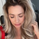 Janelle Pierzina Instagram - I've been using eyelash growth serum through RO and seeing incredible results! Get $25 off your first 5 mL order with my link in bio. My lashes have always been thinner after turning the BIG 4-0 so I decided to finally try a growth serum through Ro. There are a lot of lash serums out there, but this one is the only FDA-approved treatment and it’s clinically-proven to make eyelashes an average of 25% longer, 106% fuller, and 18% darker after 16 weeks of use. I’ll be posting updates over the next 16 weeks to show you the results! Visit my link in bio or go to (roderm.me/janellepierzina) to get $25 off 5mL or $11 off 3mL #rodermpartner #eyelashgrowth #sponsored
