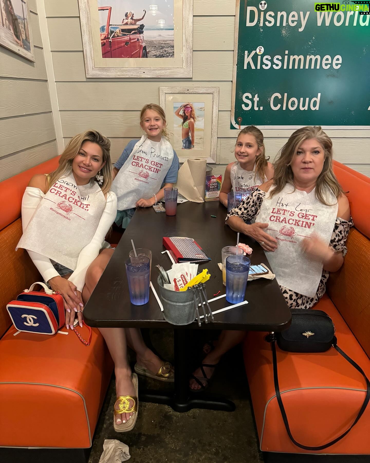Janelle Pierzina Instagram - Life Lately 🥰 St. John girls trip, cheer trip to Orlando with my daughters & mom and a Traitors Drag dinner with @bergielicious35