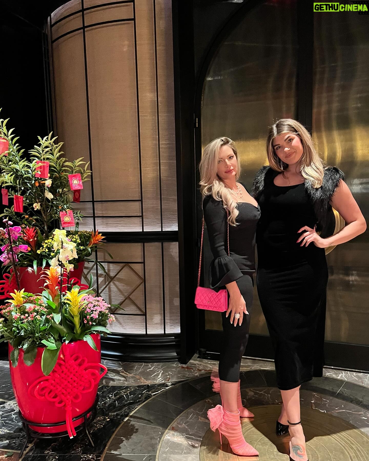 Janelle Pierzina Instagram - Vegas Nights. ♠️ ♦️ 🎰 with my sister and Violet