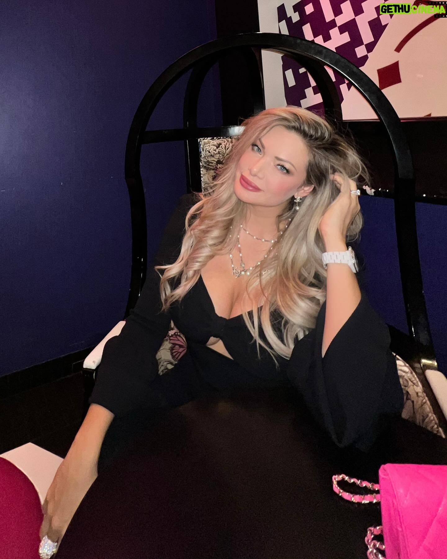 Janelle Pierzina Instagram - Vegas Nights. ♠️ ♦️ 🎰 with my sister and Violet
