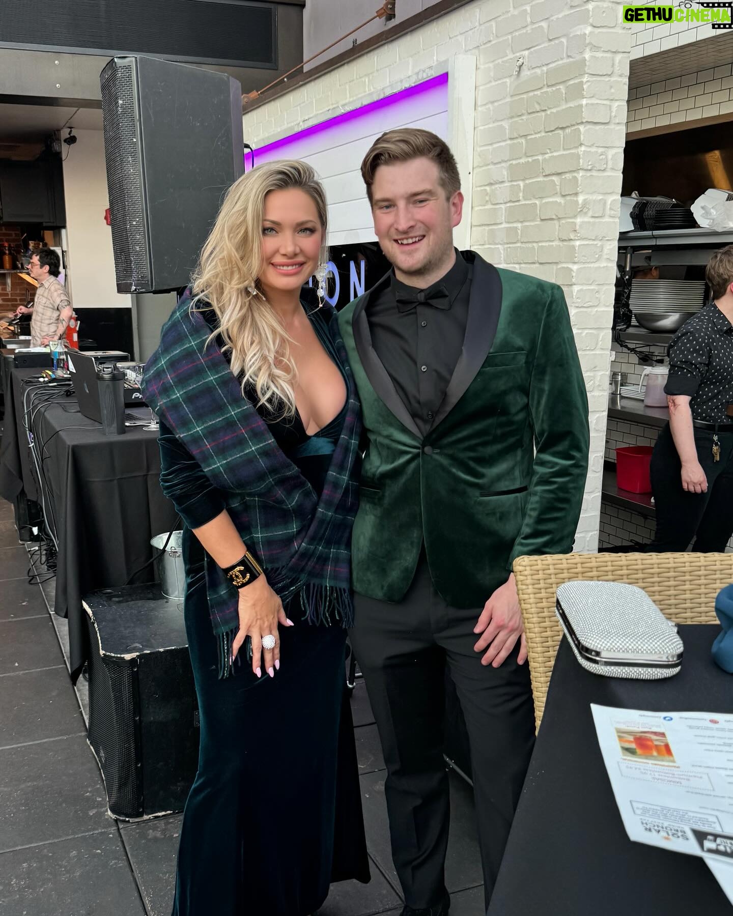 Janelle Pierzina Instagram - Life Lately 🥰 St. John girls trip, cheer trip to Orlando with my daughters & mom and a Traitors Drag dinner with @bergielicious35