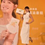 Janet Hsieh Instagram - Happy Women’s Day!! 婦女節快樂！！！ 今天要對自己好一點。 （我等一下就要去按摩了 哈哈）雖然我們應該要每天都照顧好自己的身體，因為工作忙碌， 或是忙家人的各種大小事， 我們很容易忽略自己。 So, to all of the women out there, we are all SUPER HEROS! And it’s OK to ask for help, take a break, or just put our needs first sometimes. 我生活中最大的幫助就是我家人（老公， 媽媽， 爸爸）還有我工作夥伴們（協助我讓我可以順順的工作）。 當然我也會儘量維持我最健康快樂的樣子。 現在很開心可以跟我們家最愛喝的農純鄉滴雞精合作！ I’m so happy to be the spokesperson for our favourite chicken essence @農純鄉 ！ 你們都會怎麼喝呢？ 有什麼撇步可以跟我們分享嗎？ 我自己是很喜歡隔水加熱3分鐘，就有一碗超好喝的滴雞精補給能量！就像現煮的一樣！😜 Because I’m lazy (I mean, super busy haha), I recommend putting the whole bag in hot water for 3 mins, and then voila! It’s ready to drink. 忙碌的每一天，100%全心全意的付出，還好有農純鄉當我的後援，照顧我和家人的健康。 所以今天，也讓農純鄉後援你吧！ 4/8前購買滴雞精輸入「JANET」，現折100元 更多資訊：https://ncx.tw/kQvnz *每位會員限用乙次 @nongchunxiang_tw