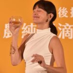 Janet Hsieh Instagram - Happy Women’s Day!! 婦女節快樂！！！ 今天要對自己好一點。 （我等一下就要去按摩了 哈哈）雖然我們應該要每天都照顧好自己的身體，因為工作忙碌， 或是忙家人的各種大小事， 我們很容易忽略自己。 So, to all of the women out there, we are all SUPER HEROS! And it’s OK to ask for help, take a break, or just put our needs first sometimes. 我生活中最大的幫助就是我家人（老公， 媽媽， 爸爸）還有我工作夥伴們（協助我讓我可以順順的工作）。 當然我也會儘量維持我最健康快樂的樣子。 現在很開心可以跟我們家最愛喝的農純鄉滴雞精合作！ I’m so happy to be the spokesperson for our favourite chicken essence @農純鄉 ！ 你們都會怎麼喝呢？ 有什麼撇步可以跟我們分享嗎？ 我自己是很喜歡隔水加熱3分鐘，就有一碗超好喝的滴雞精補給能量！就像現煮的一樣！😜 Because I’m lazy (I mean, super busy haha), I recommend putting the whole bag in hot water for 3 mins, and then voila! It’s ready to drink. 忙碌的每一天，100%全心全意的付出，還好有農純鄉當我的後援，照顧我和家人的健康。 所以今天，也讓農純鄉後援你吧！ 4/8前購買滴雞精輸入「JANET」，現折100元 更多資訊：https://ncx.tw/kQvnz *每位會員限用乙次 @nongchunxiang_tw