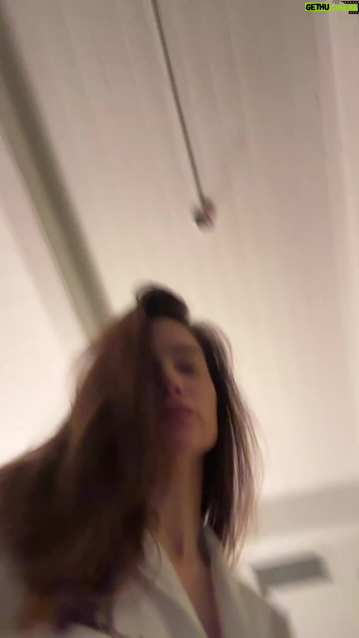 Janet Montgomery Instagram - THIS LIVE WILL SELF DESTRUCT IN 5, 4, 3…