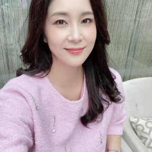 Jang Ga-hyun Instagram - 생존신고~🥰