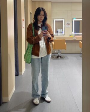 Jang Ga-hyun Instagram - 슛🎥