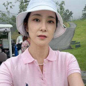 Jang Ga-hyun Instagram - 🤪 엉망진창 ⛳️