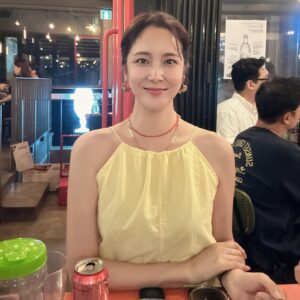 Jang Ga-hyun Instagram - 🥰